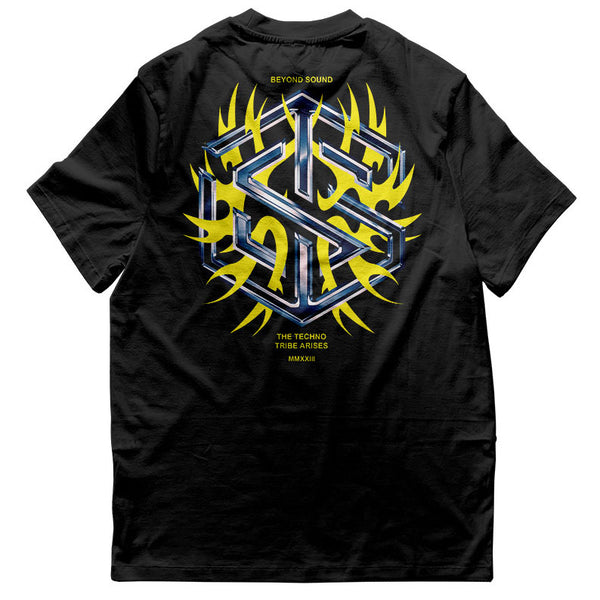 schwarzes Techno T-Shirt mit "Technostoff Tribe" Motiv flach von hinten, weißer Hintergrund